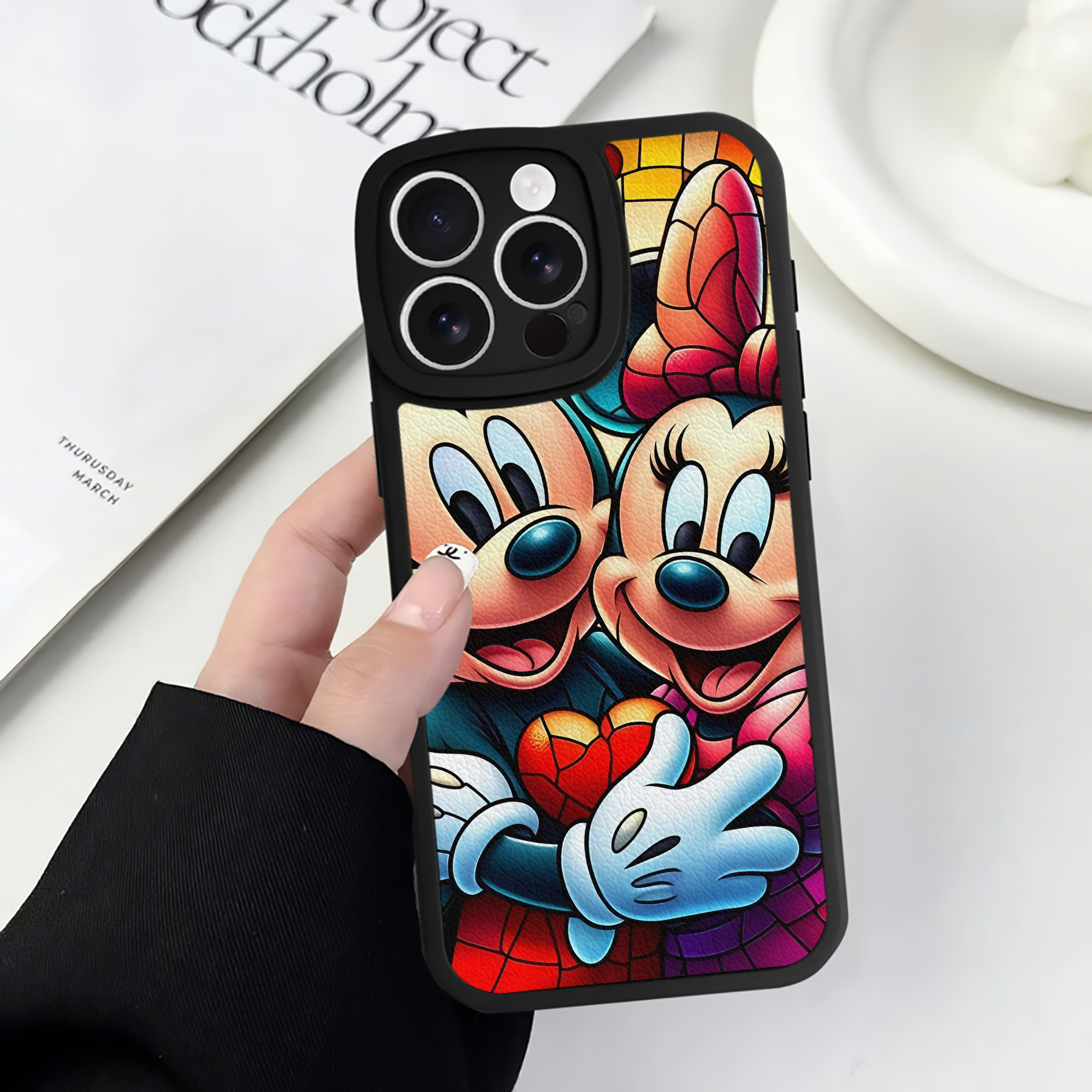（画像用） ミッキーマウス Mickey Mouse 【iPhone 16シリーズ対応】シリコンスマホケース（レザー調） 材質：シリコン